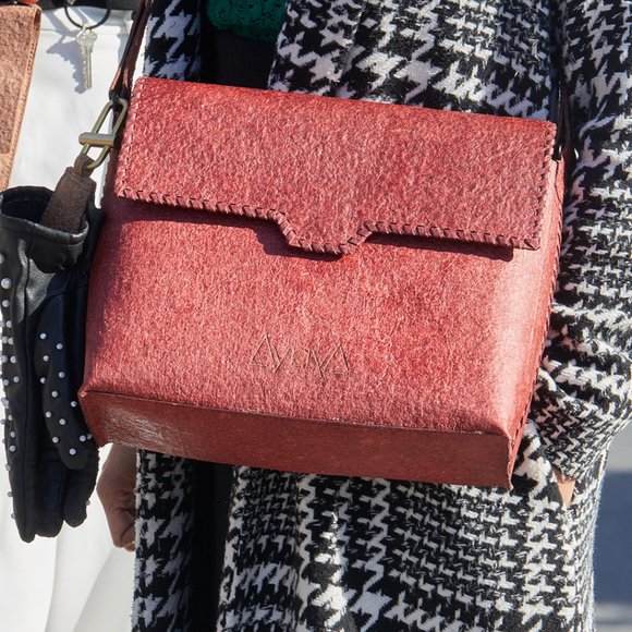 Aiya ayiA Benue Satchel with Kariba Thin Strap Red - Picture 2 of 4